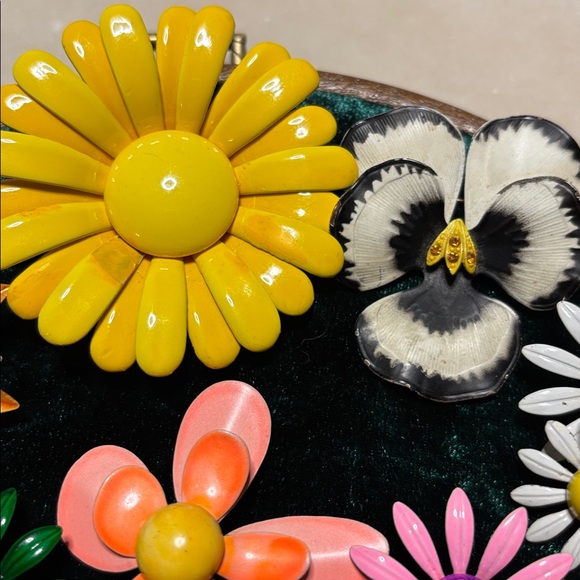 Bundle of 11 vintage flower brooches & earrings - Picture 3 of 14